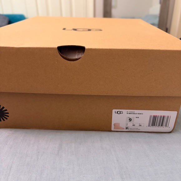 UGG Women’s Pink Mini Bailey Bow II Boots - SIZE 9 - BRAND NEW IN BOX - Picture 6 of 6